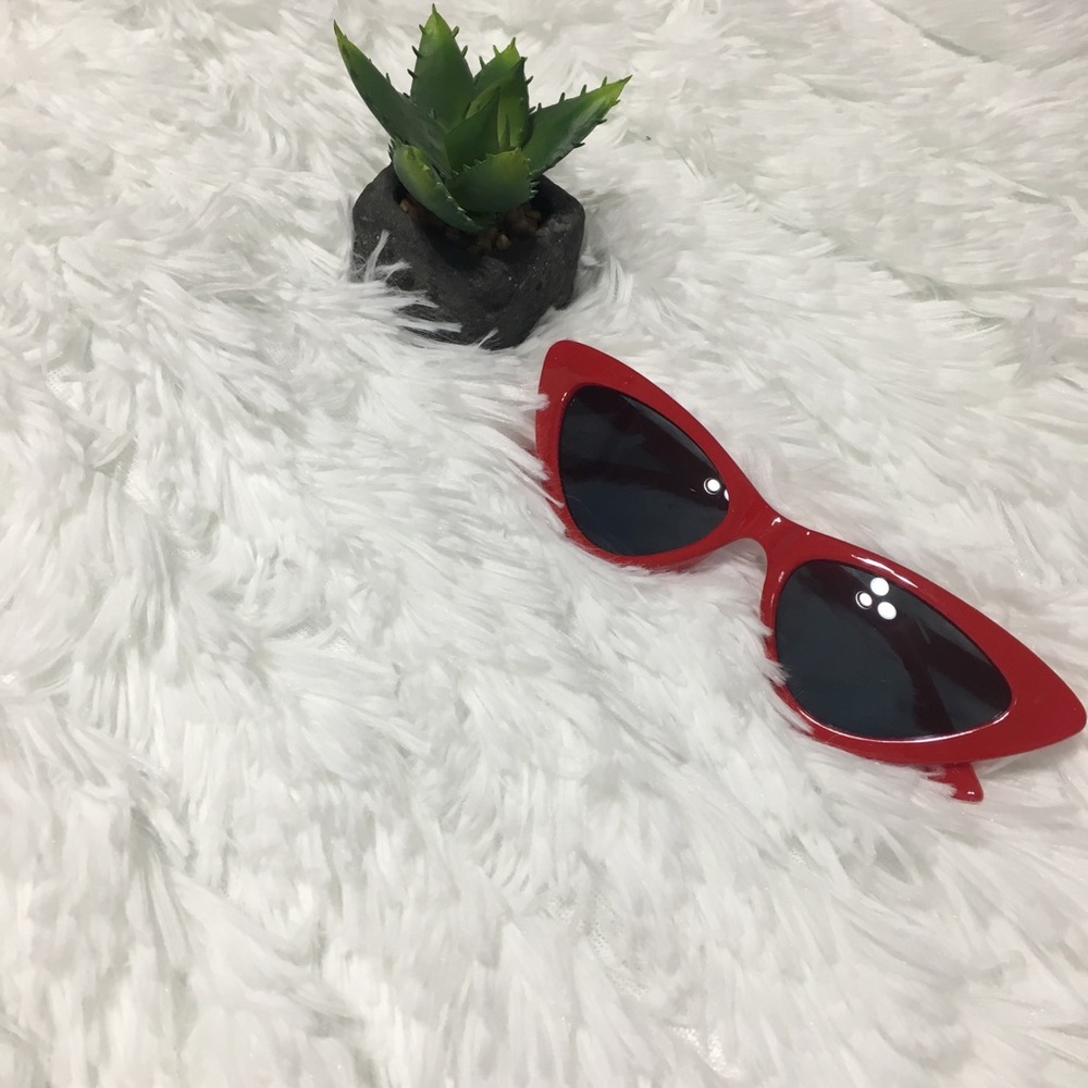 CHIC CAT EYE SUNGLASSES